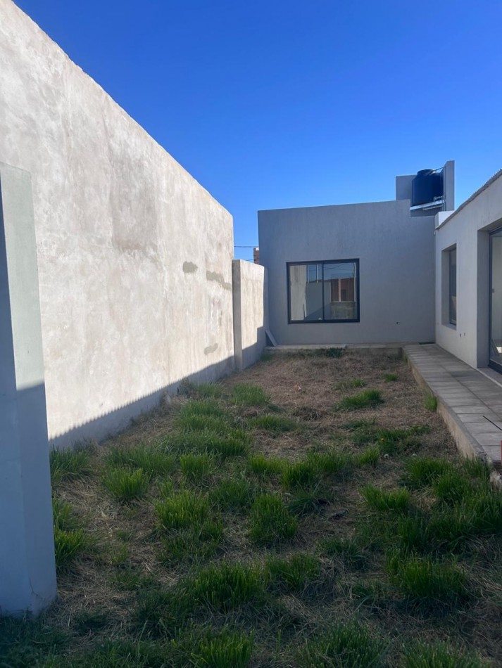 CASA A ESTRENAR EN BARRIO LOS JARDINES 