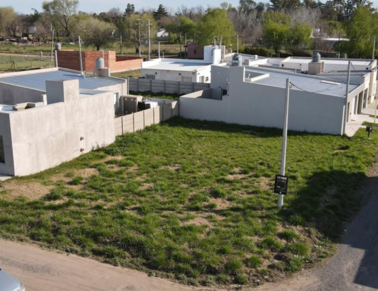 LOTE EN BARRIO LOS JARDINES 