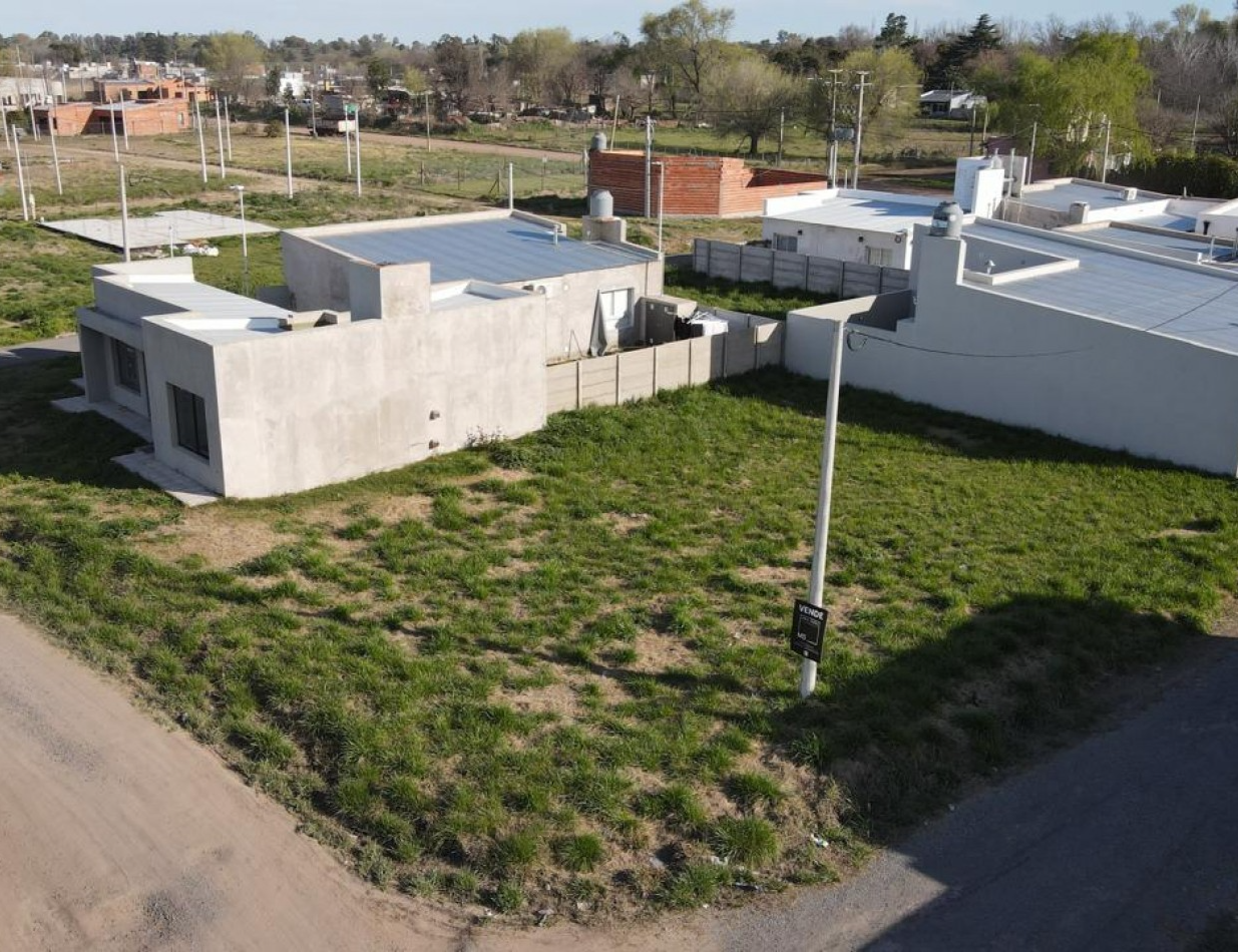 LOTE EN BARRIO LOS JARDINES 