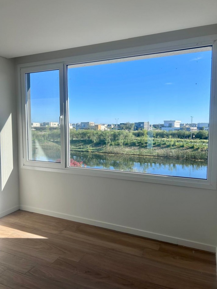 CASA AL LAGO EN PUERTOS BARRIO COSTAS ESCOBAR