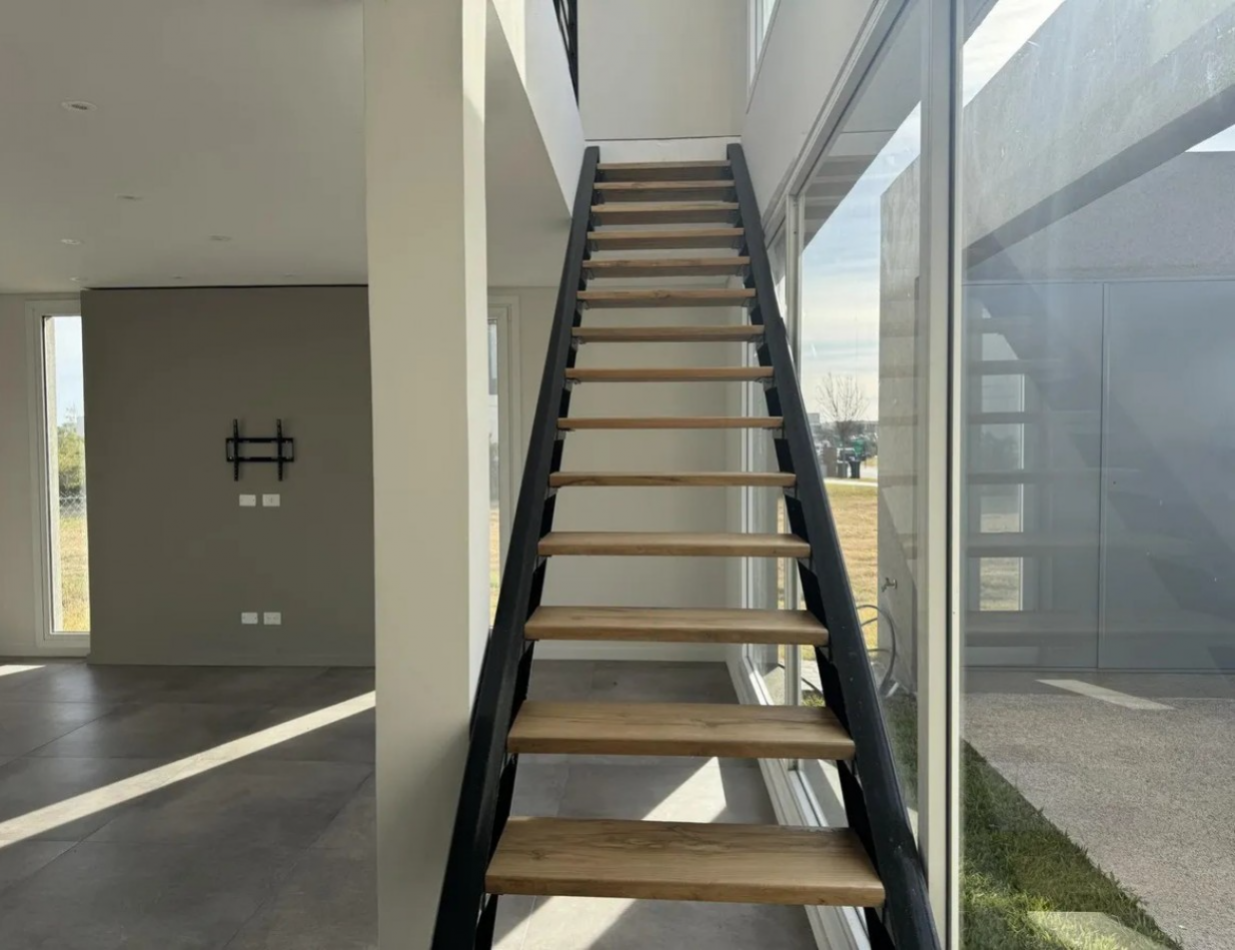 CASA AL LAGO EN PUERTOS BARRIO COSTAS ESCOBAR