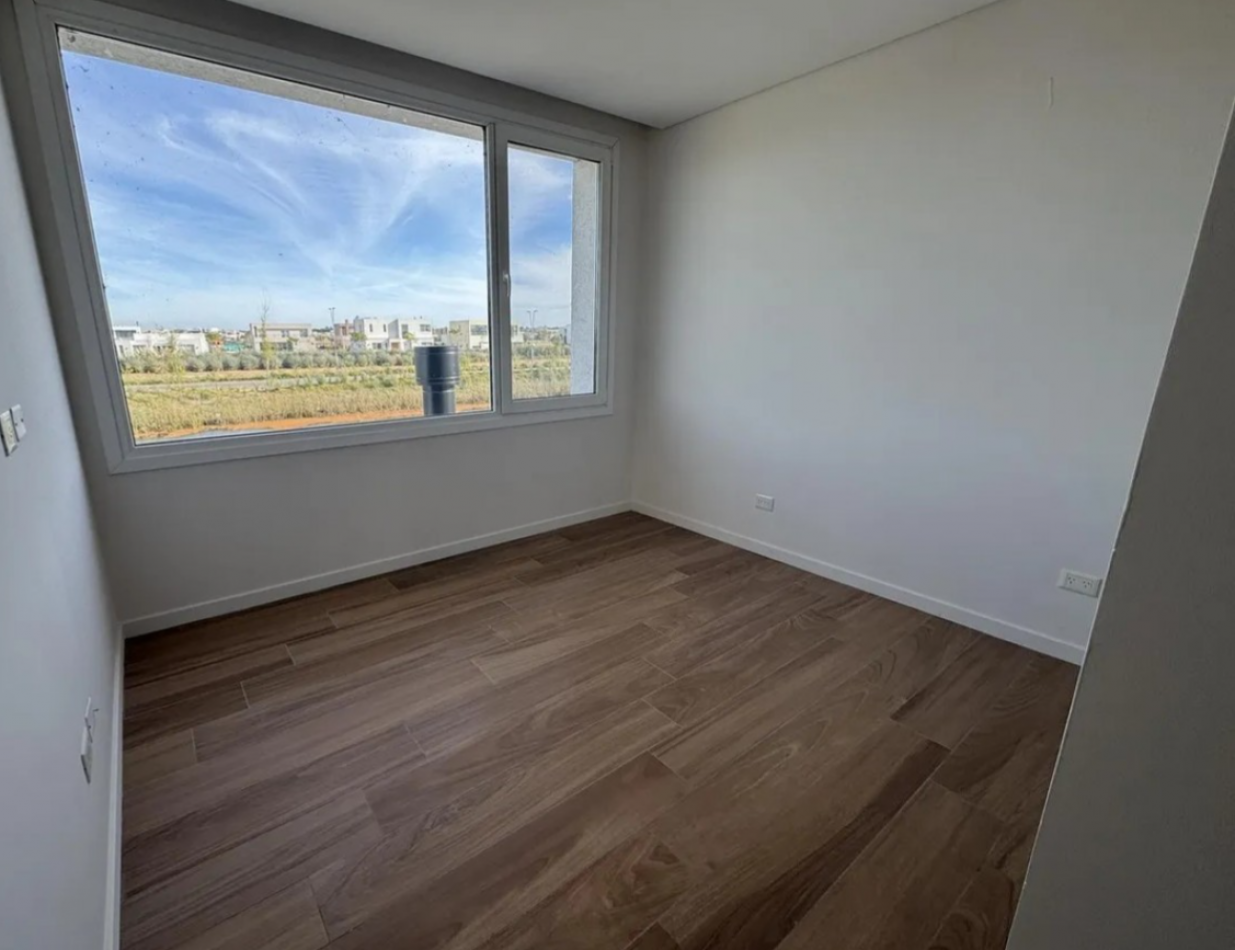 CASA AL LAGO EN PUERTOS BARRIO COSTAS ESCOBAR