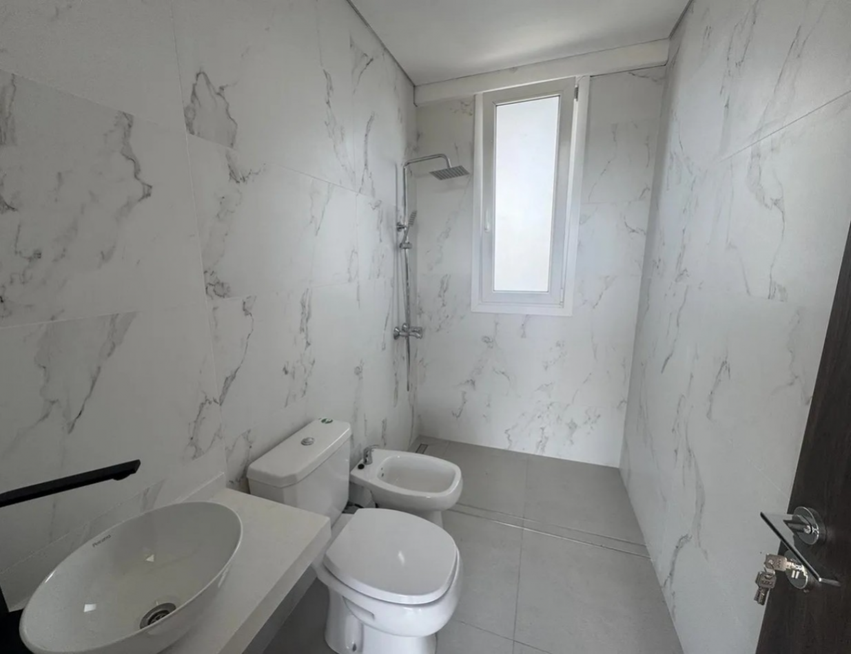 CASA AL LAGO EN PUERTOS BARRIO COSTAS ESCOBAR