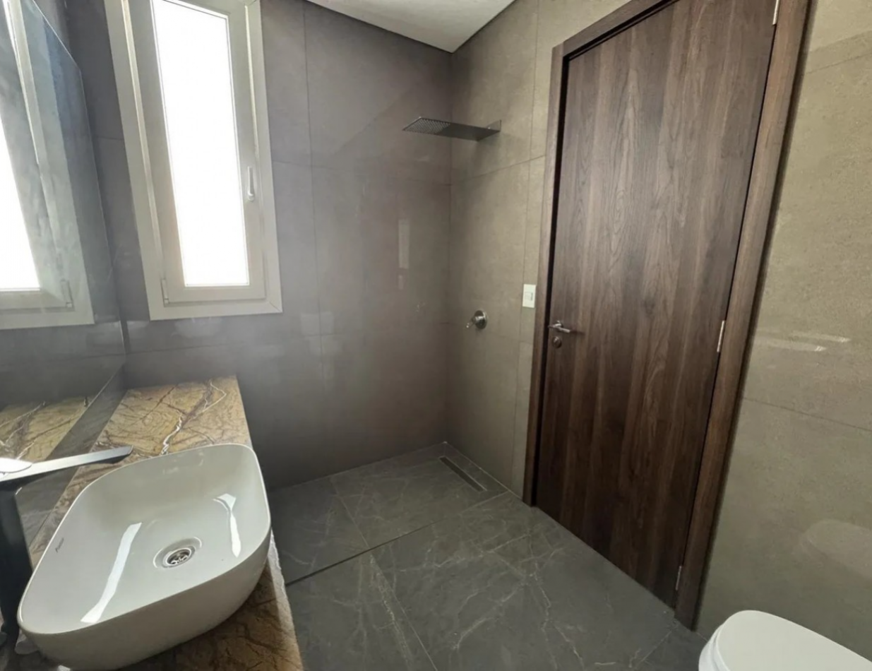 CASA AL LAGO EN PUERTOS BARRIO COSTAS ESCOBAR