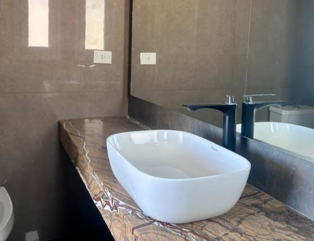 CASA AL LAGO EN PUERTOS BARRIO COSTAS ESCOBAR