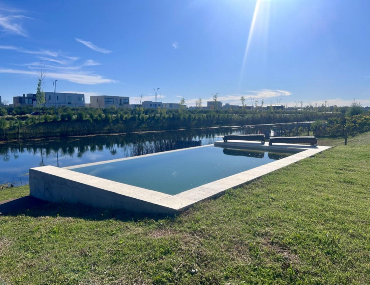 CASA AL LAGO EN PUERTOS BARRIO COSTAS ESCOBAR