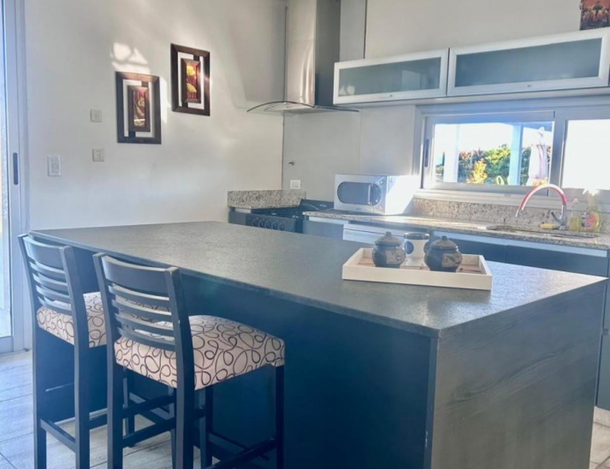 CASA DE DOS PLANTAS AL LAGO