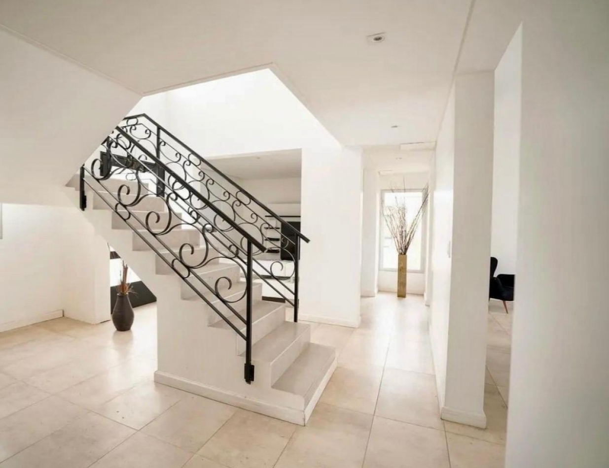 CASA DE DOS PLANTAS AL LAGO