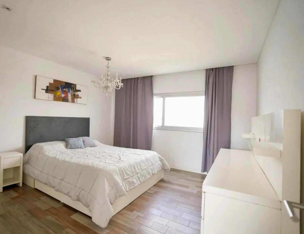 CASA DE DOS PLANTAS AL LAGO