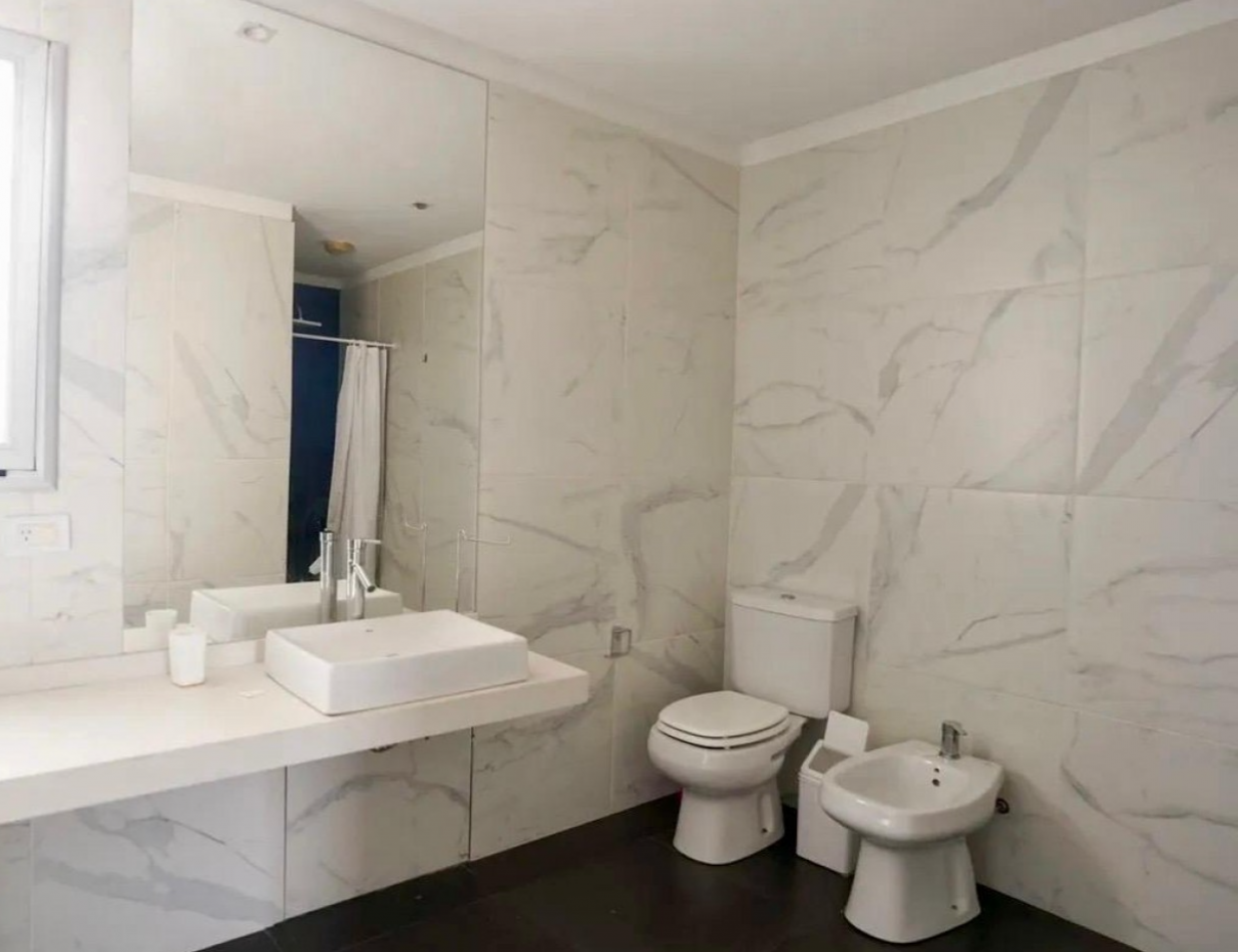 CASA DE DOS PLANTAS AL LAGO