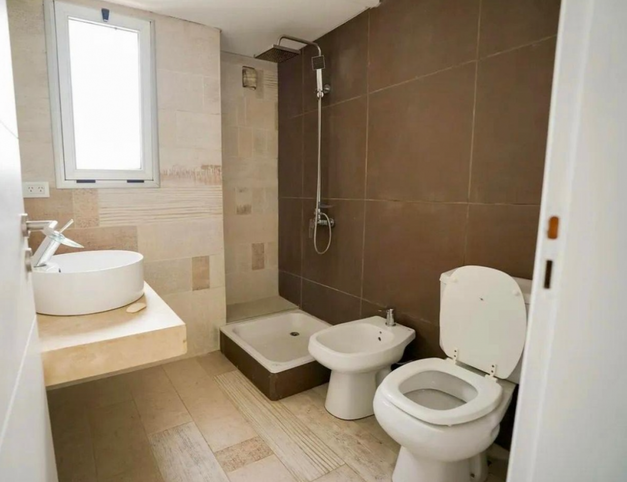 CASA DE DOS PLANTAS AL LAGO