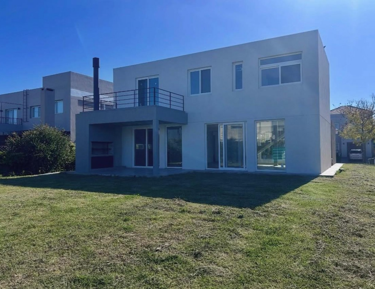 CASA A ESTRENAR EN BARRIO PUERTOS 