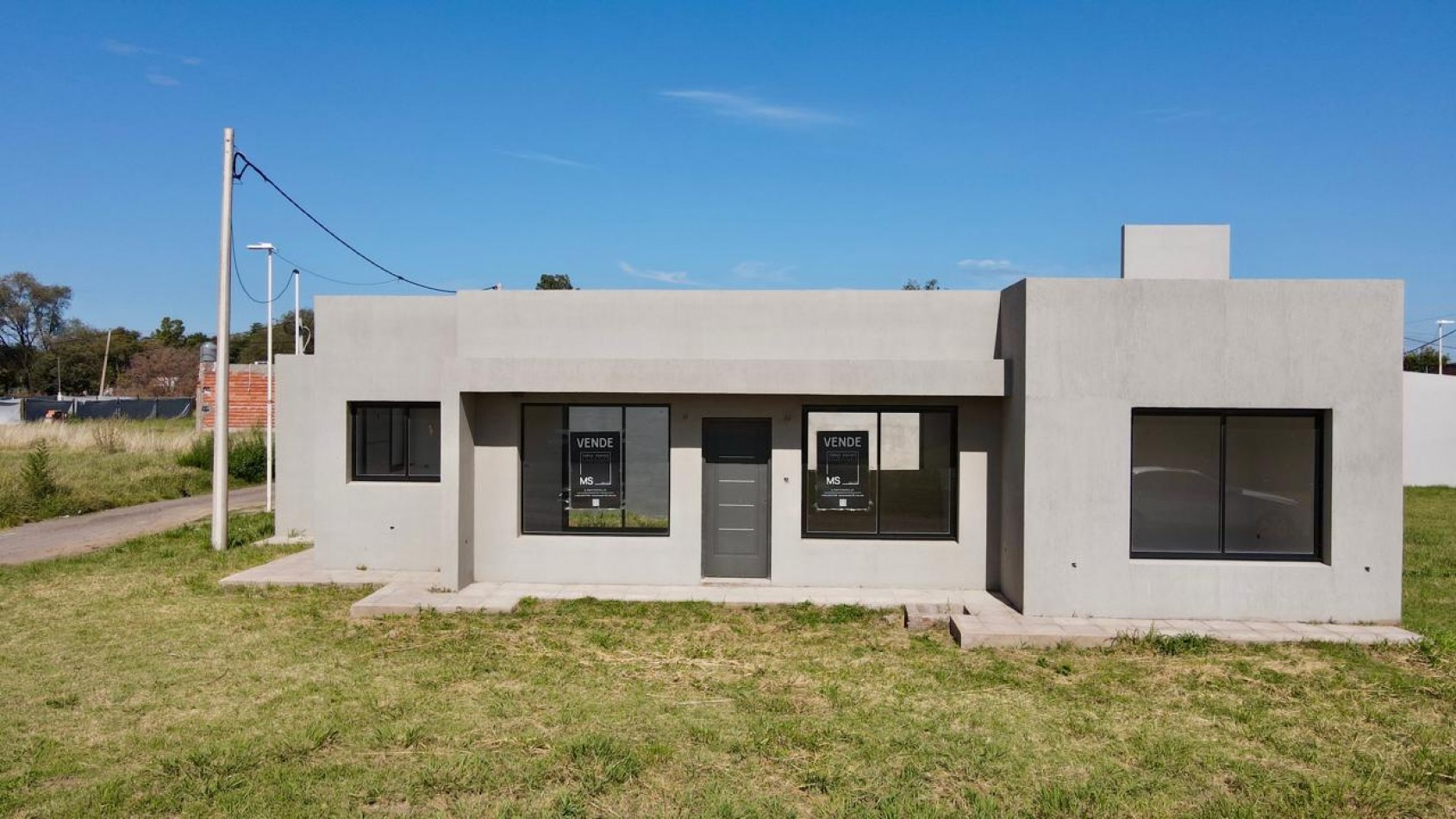 CASA A ESTRENAR EN BARRIO LOS JARDINES 