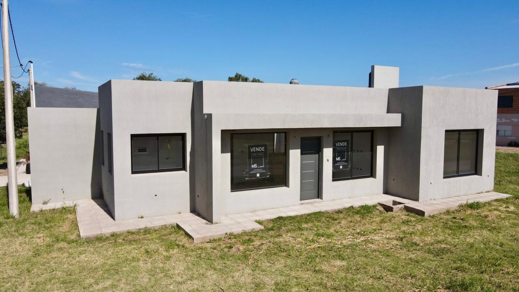 CASA A ESTRENAR EN BARRIO LOS JARDINES 