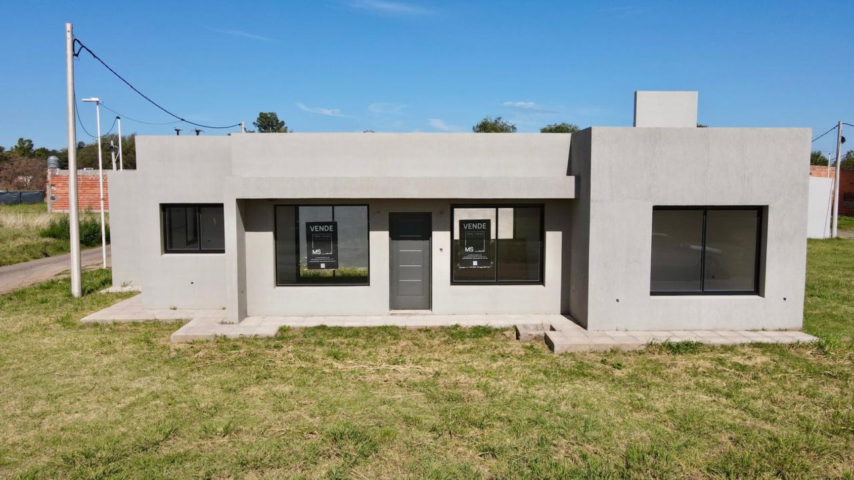 CASA A ESTRENAR EN BARRIO LOS JARDINES 